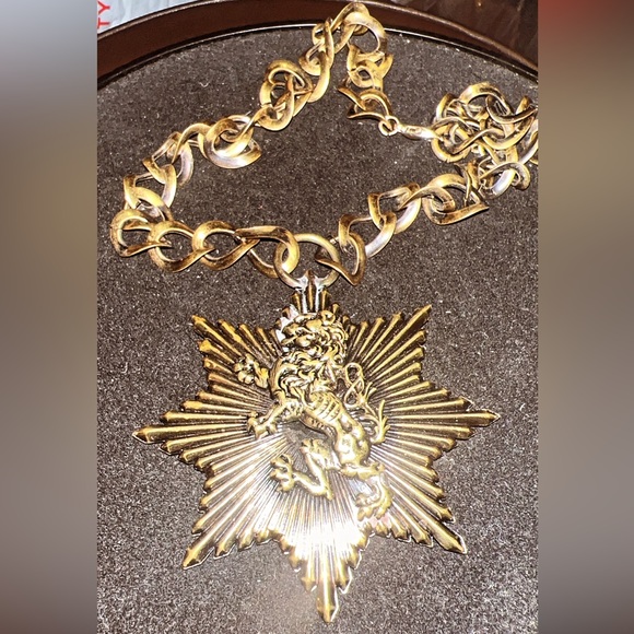 Jewelry - Large Heraldic Lion Brooch Pendant Shield Crest Gold Tone